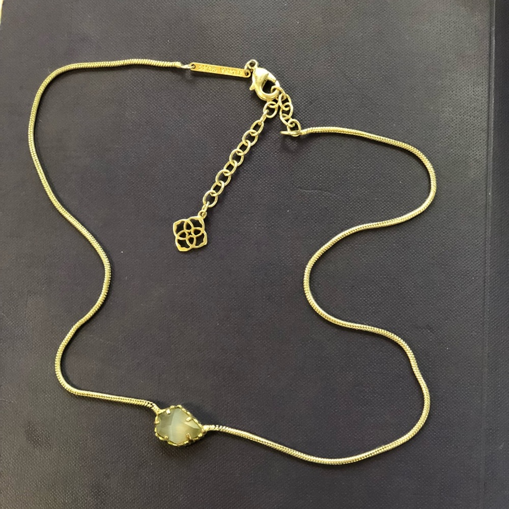 Kendra Scott necklace